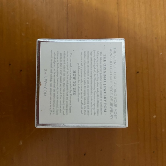 The Shinery Jewelry Radiance Wash and Illuminating Pom. - Picture 5 of 16